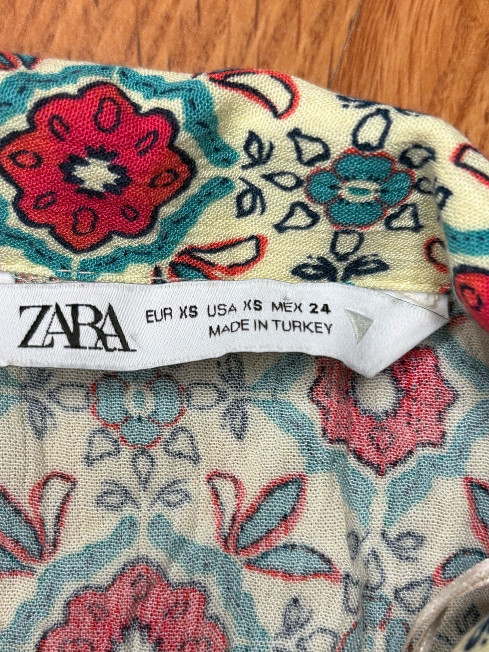 ZARA Short-Sleeve Floral Button-Up Shirt in Cream, Red & Teal - Picture 2 of 7